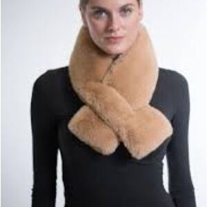 Luxurious Tan Faux Fur Wrap